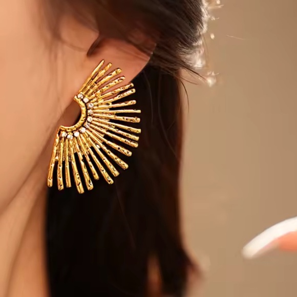 Anthro eunique sun Gold Fan-Shaped Earrings - Picture 4 of 5